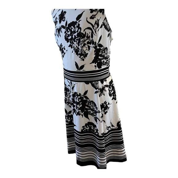 Lane Bryant Women’s Black White Skater Dress Size 26/28 - Picture 6 of 13